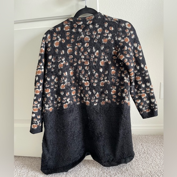 La Anthropologie La Fee Verte Feathered Leo Eyelash
Leopard Cardigan Medium - Picture 4 of 13